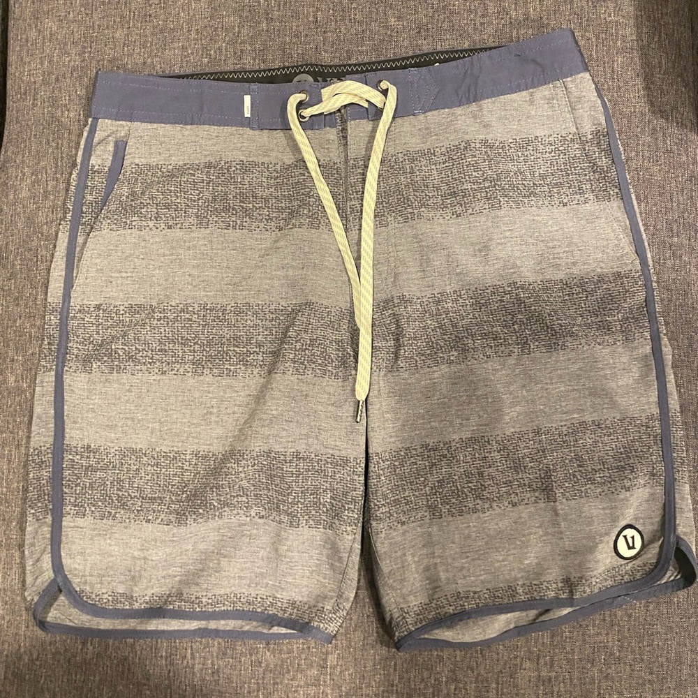 Vuori Cruise Boardshort Grey Sz 32 Boardshorts Swim Trunks